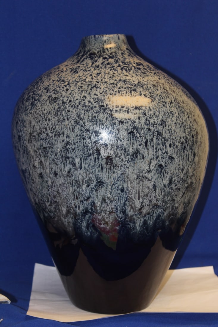 Ceramic Art Vase: 14 3/4" tall - nice looking center piece