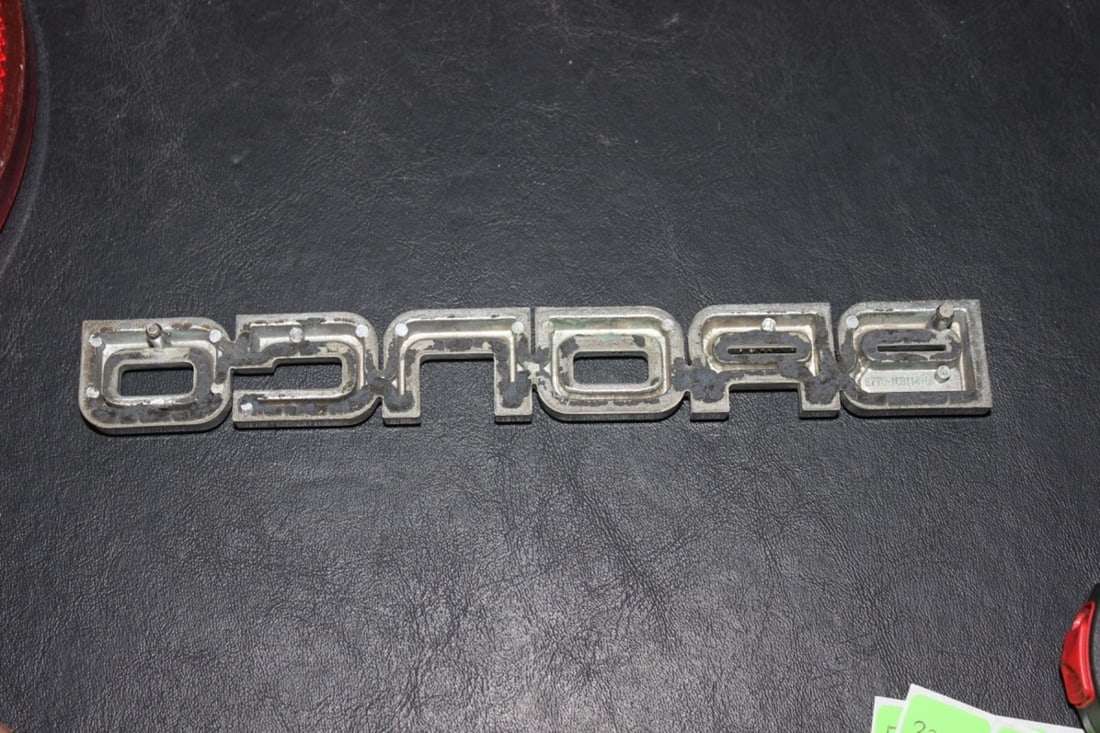 A Ford Branco Decal/Emblem - 2