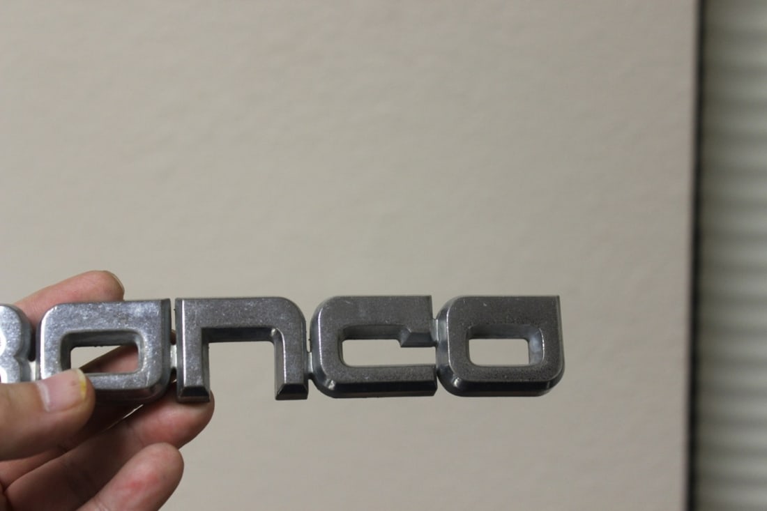 A Ford Branco Decal/Emblem - 4