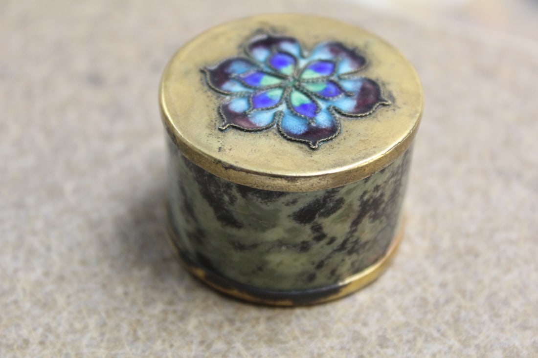 Unusual Enamel And Stone Trinket Box: 1 1/2" in diameter