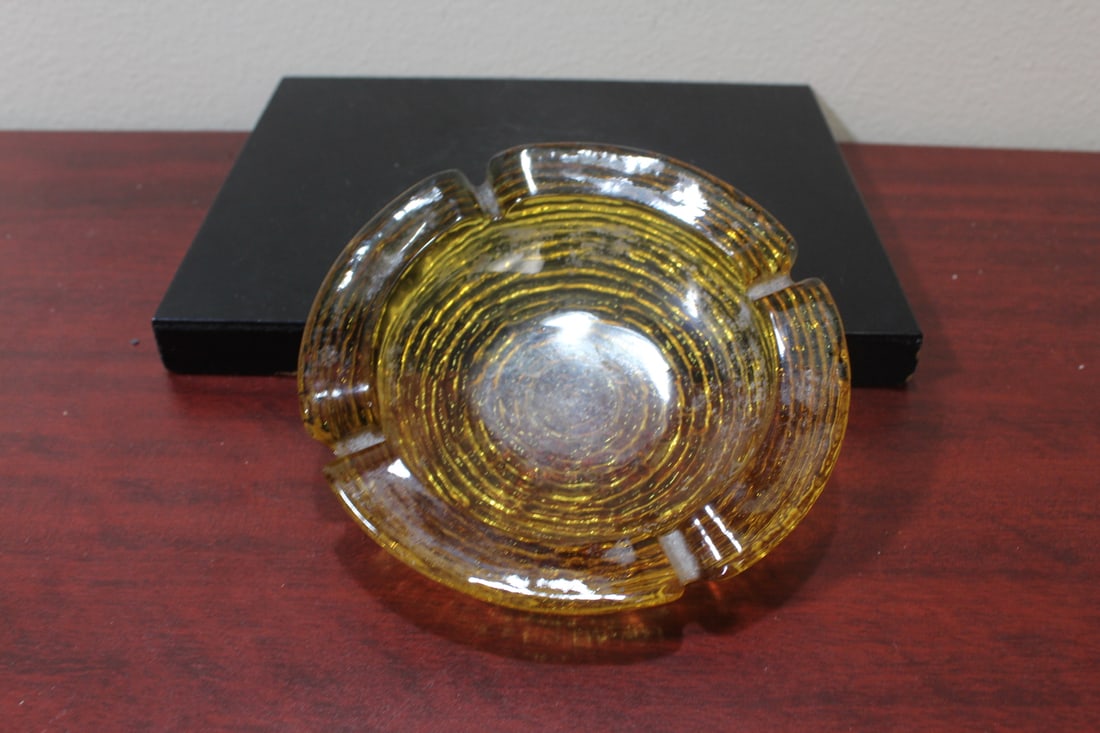 Retro Textured Round Glass Ashtray: 6 1/2" in diameter