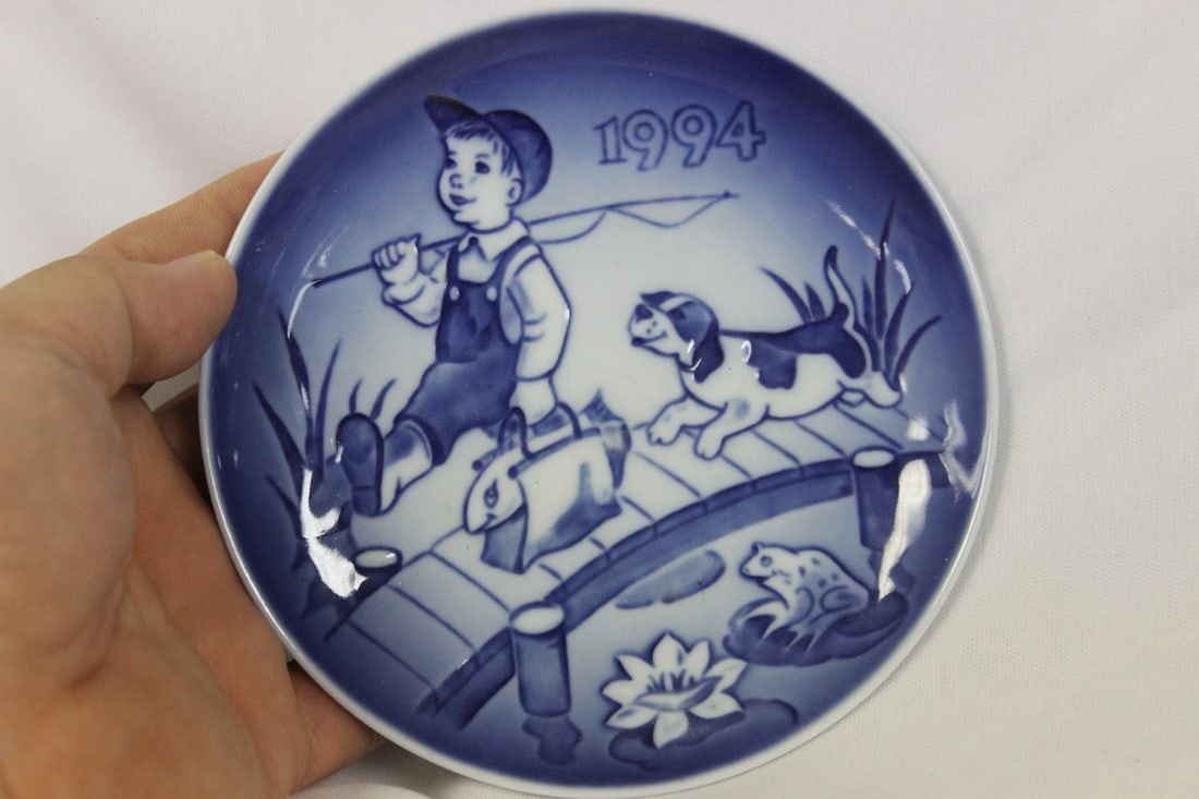 A B and G 1994 Children's Day Plate: 5 1/8" in diameter