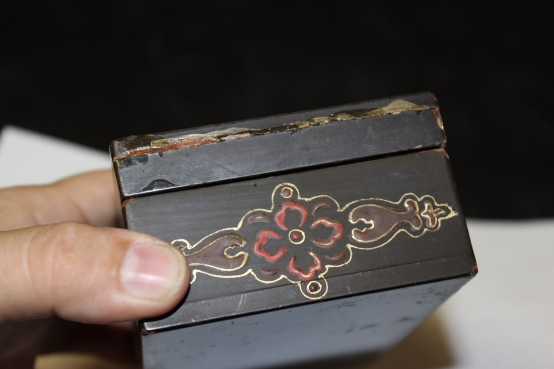 A Chinese Lacquer Box - 6