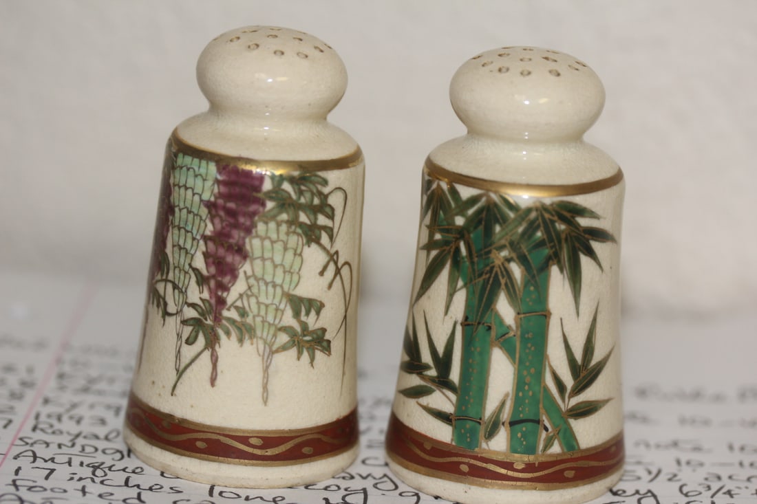 Pair of Satsuma Salt and Pepper Shakers: 3" tall each