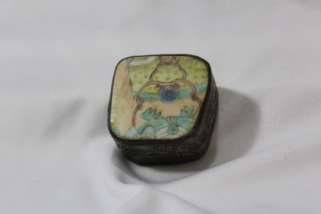 Chinese Porcelain Top Metal Pill or Trinket Box: vintage - widest point : 1 1/8"