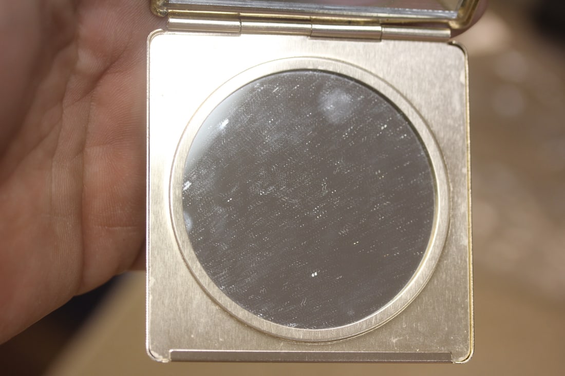 A Compact Duel Mirror - 4