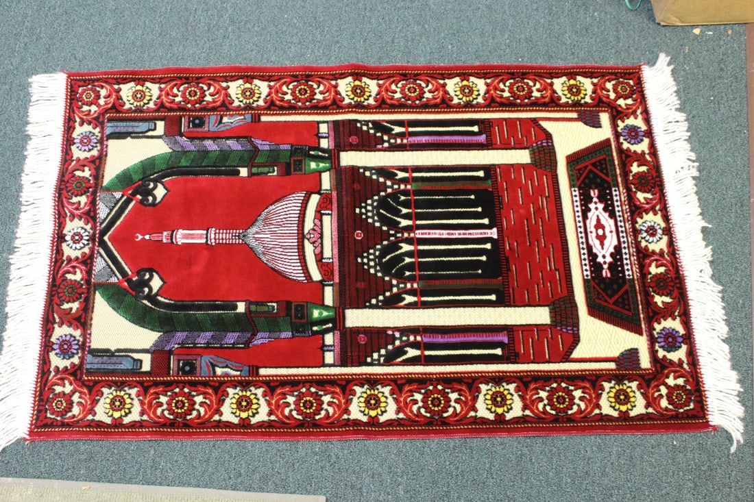 A Contemporary Prayer's Rug: measures 43" x 26 1/2" not including the tessel