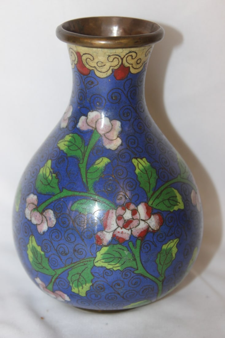 Antique Chinese Cloisonne Vase: 5 1/2" tall