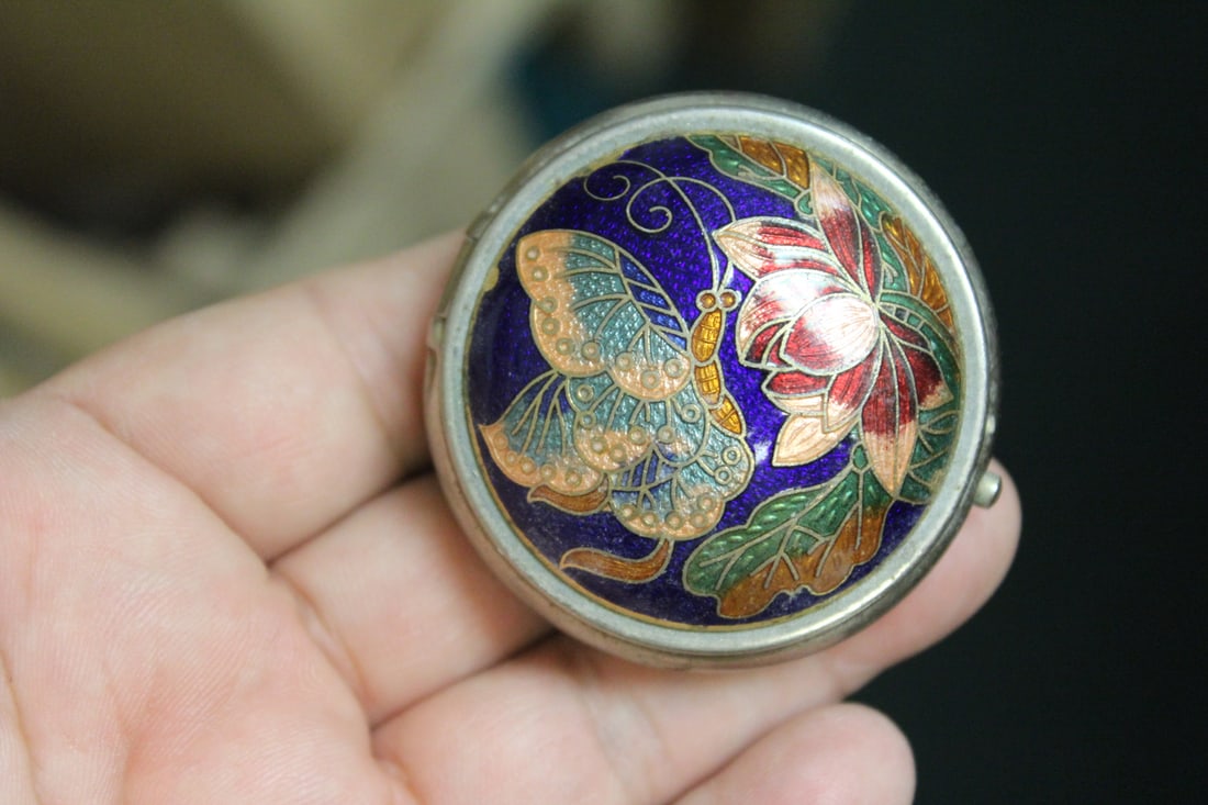 Enamel Round Trinket Box: 2 inches in diameter