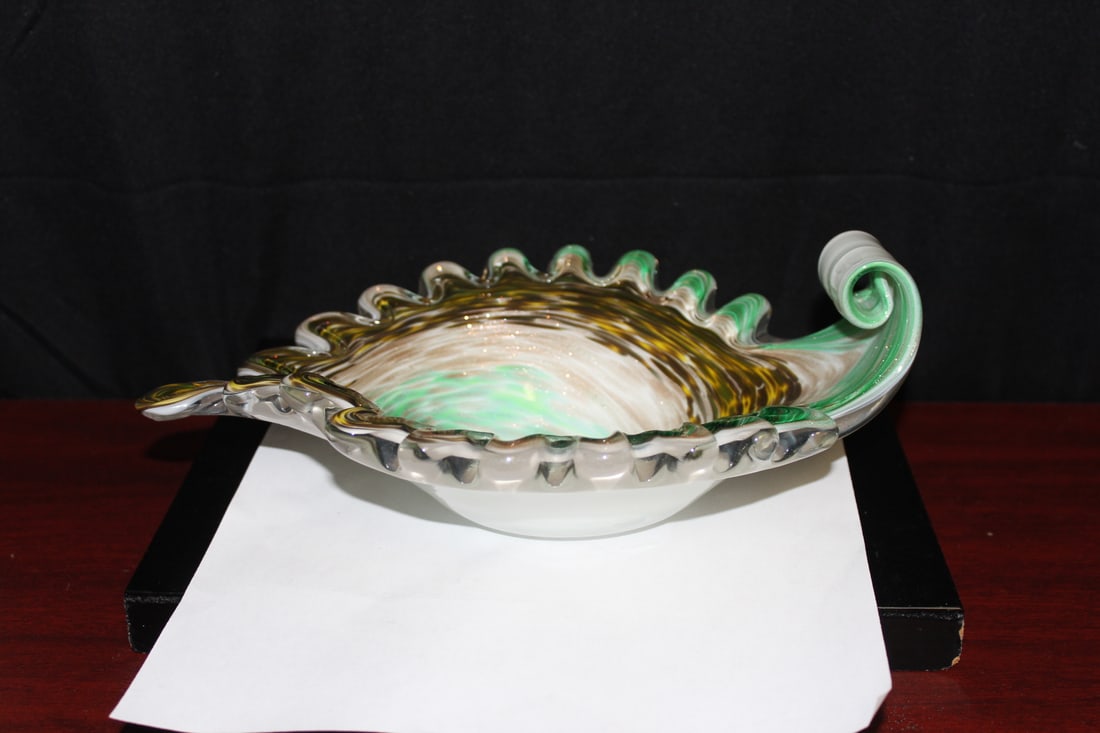 An Artglass Bowl: 10 1/4" across