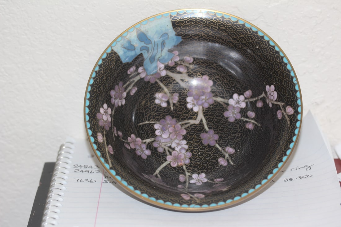 Chinese Cloisonne Bowl: 6" in diameter