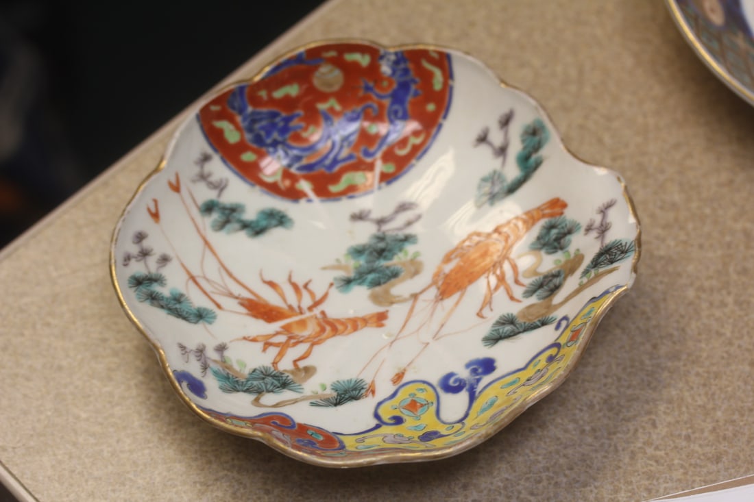 Antique Kutani Shrimp Plate: early 20th century - please note: worn - 5 3/4" in diameter