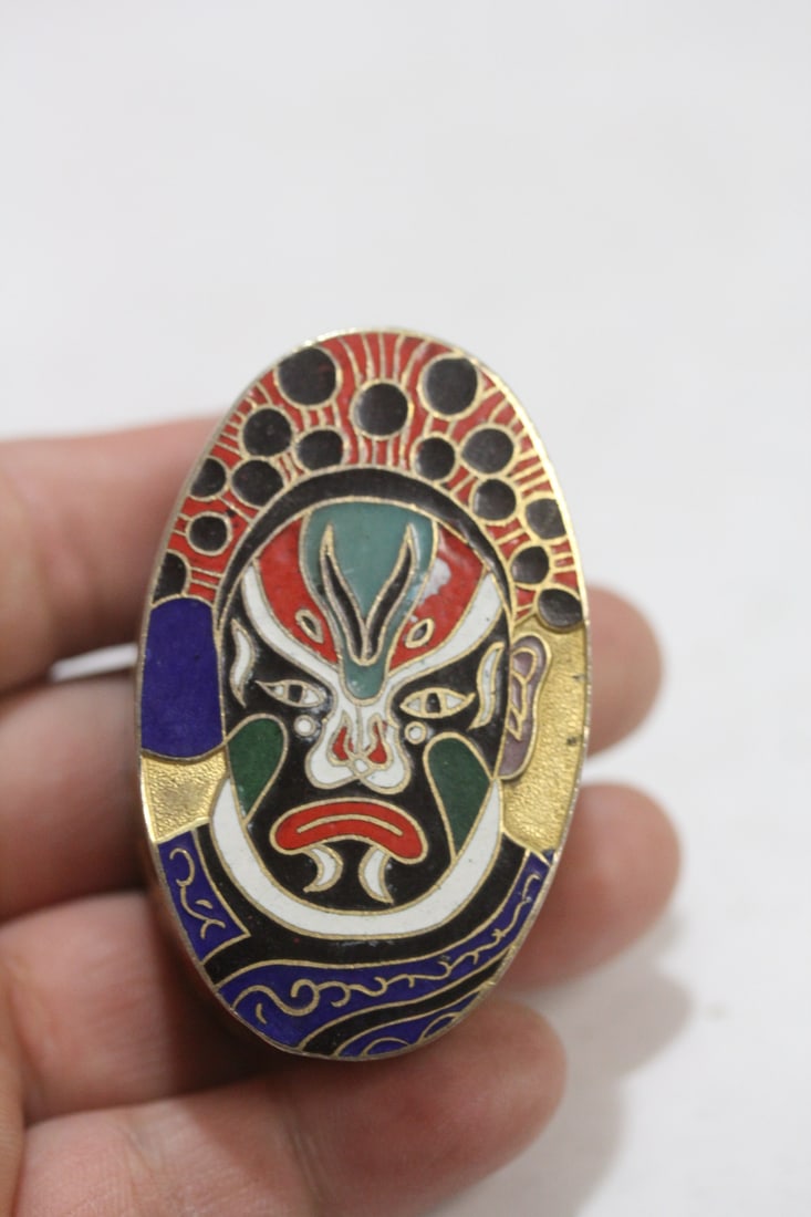 A Chinese Cloisonne Trinket Box: 2 3/8" in diameter