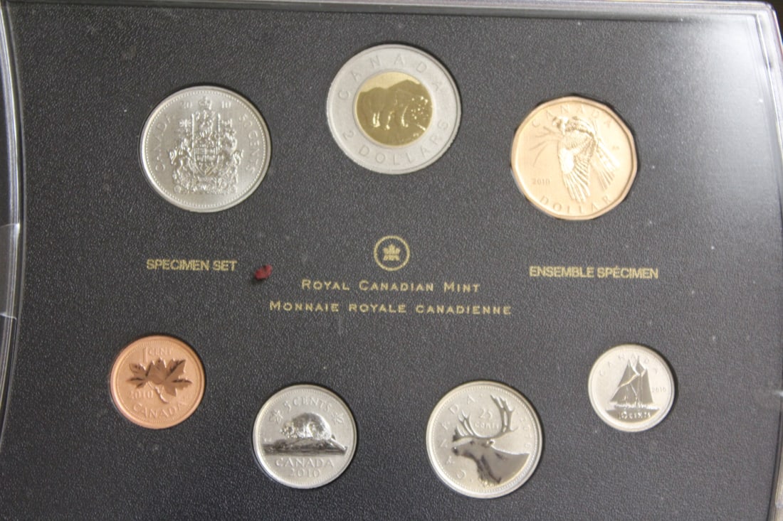 2010 Royal Canadian Mint Speciment Set: 7 coins set with box