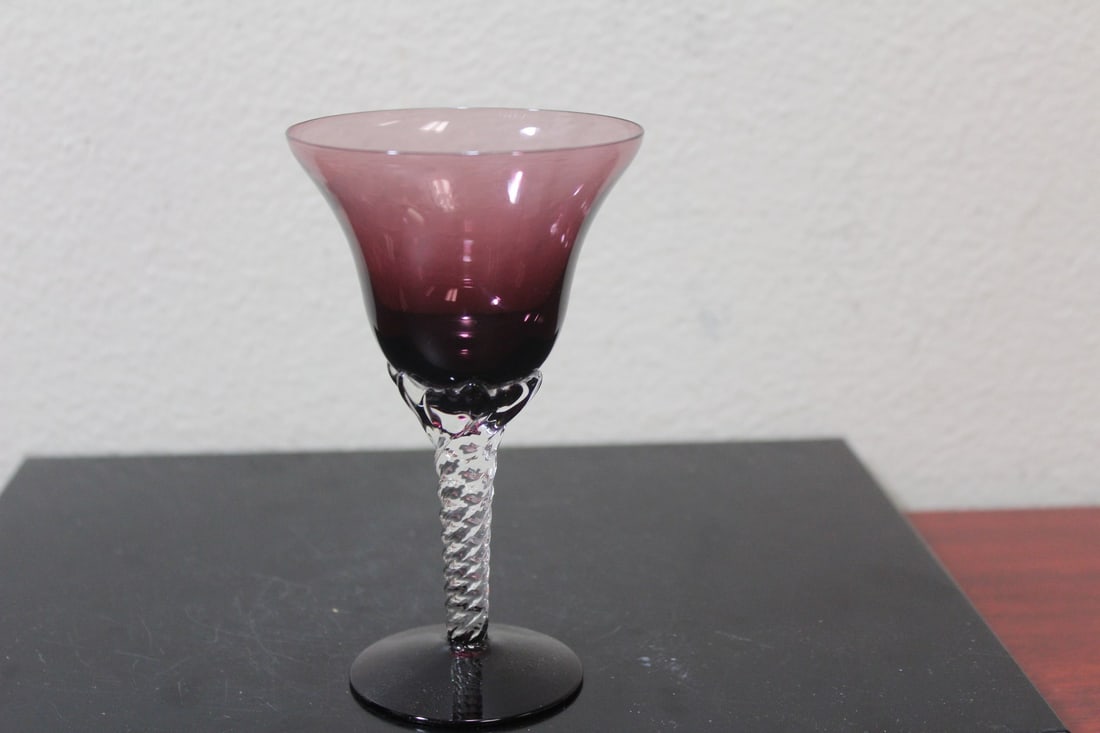 An Amethyst Artglass Goblet: 5" tall