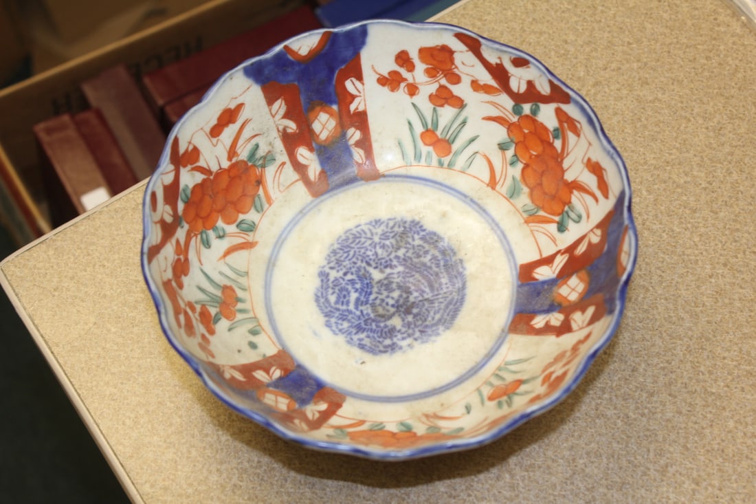 Japanese Imari Bowl: 7 1/4" in diameter - needs cleaning - 19th century