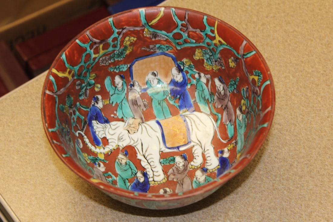 Signed Japanese Kutani Bowl: 6 1/2" in diameter