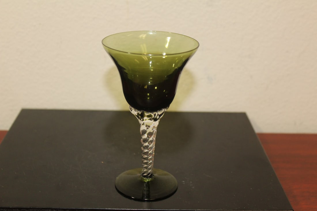 A Green Artglass Goblet: 5 inches tall