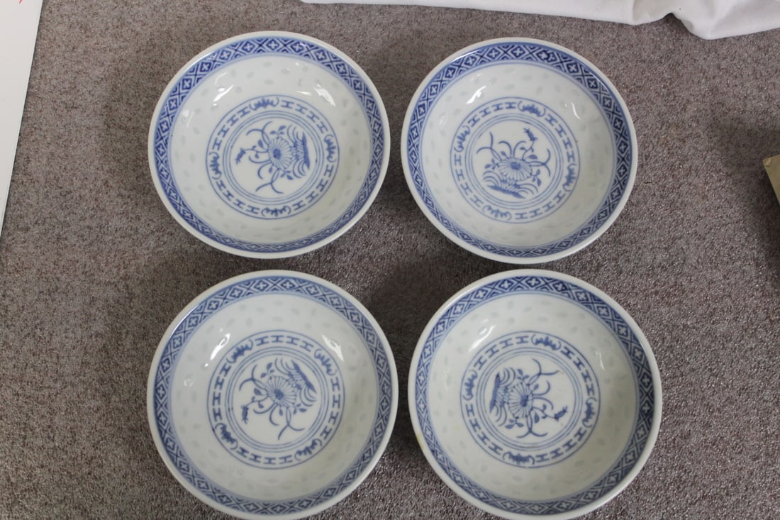 Set of 4 Chinese Rice Pattern Sauce Dishes: 4" across