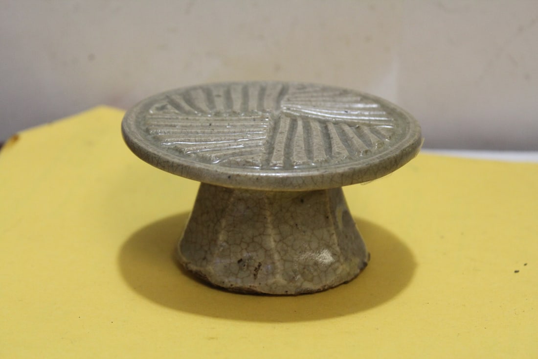 An Antique Korean Rice Cake Press: 19th century - 4 inches in diameter