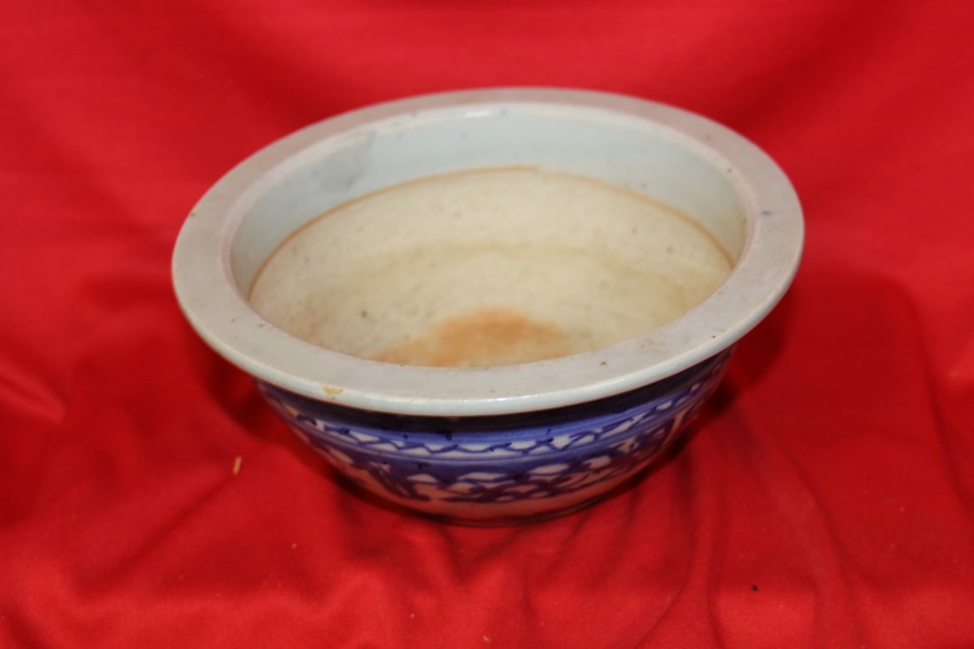 A Chinese Blue and White Plant Pot: 7 1/4" in diameter - early 20th century