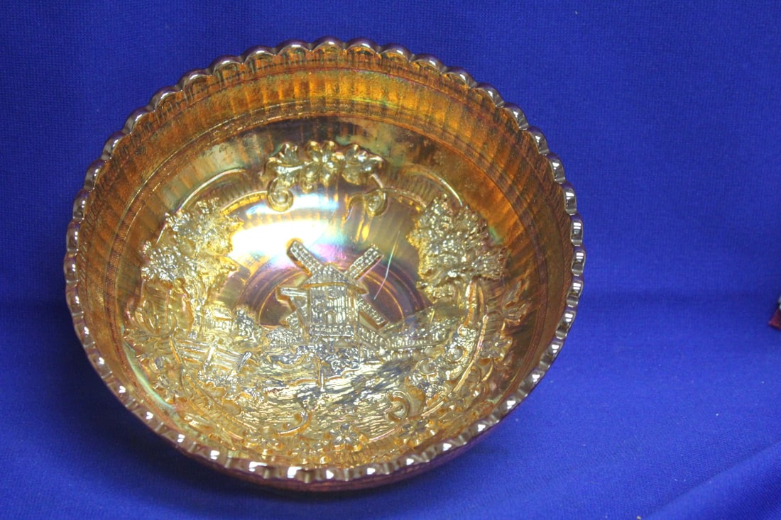 Windmill Carnival Glass Bowl: 7 inches in diameter