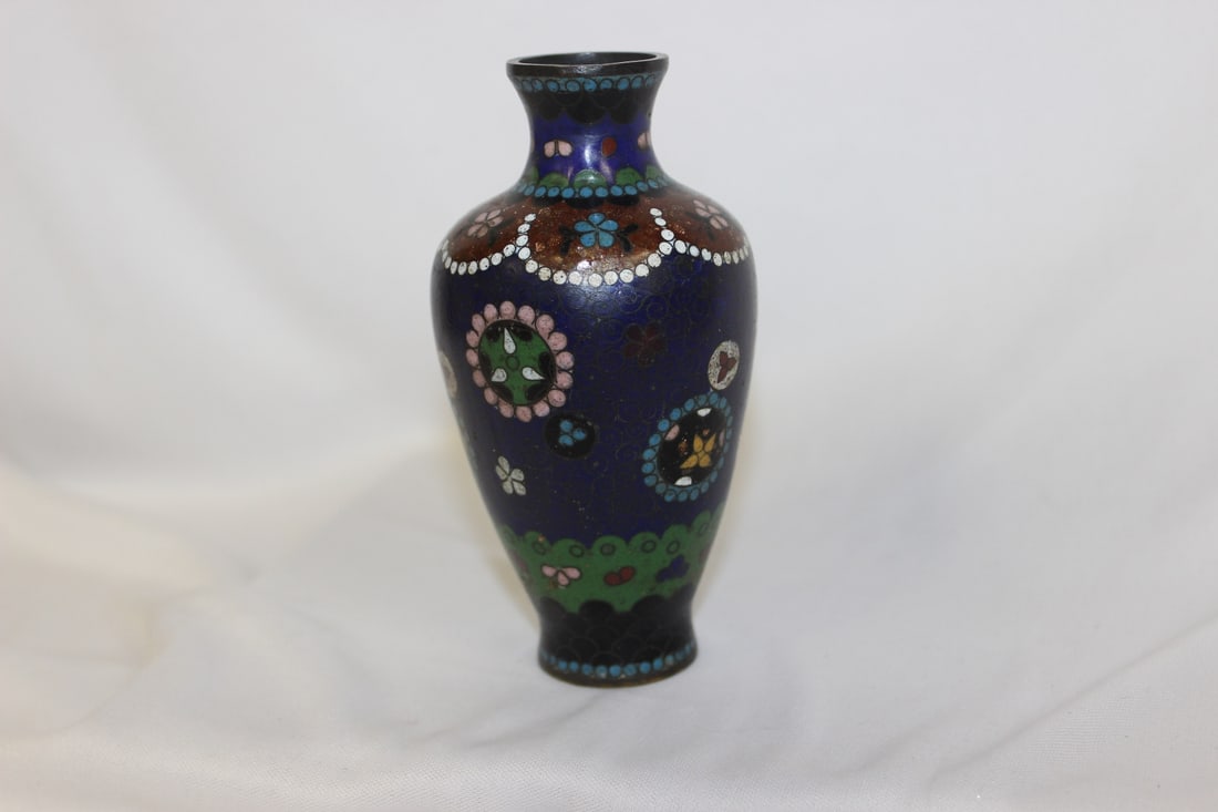 A Japanese Cloisonne Vase: 19th century - 5" tall