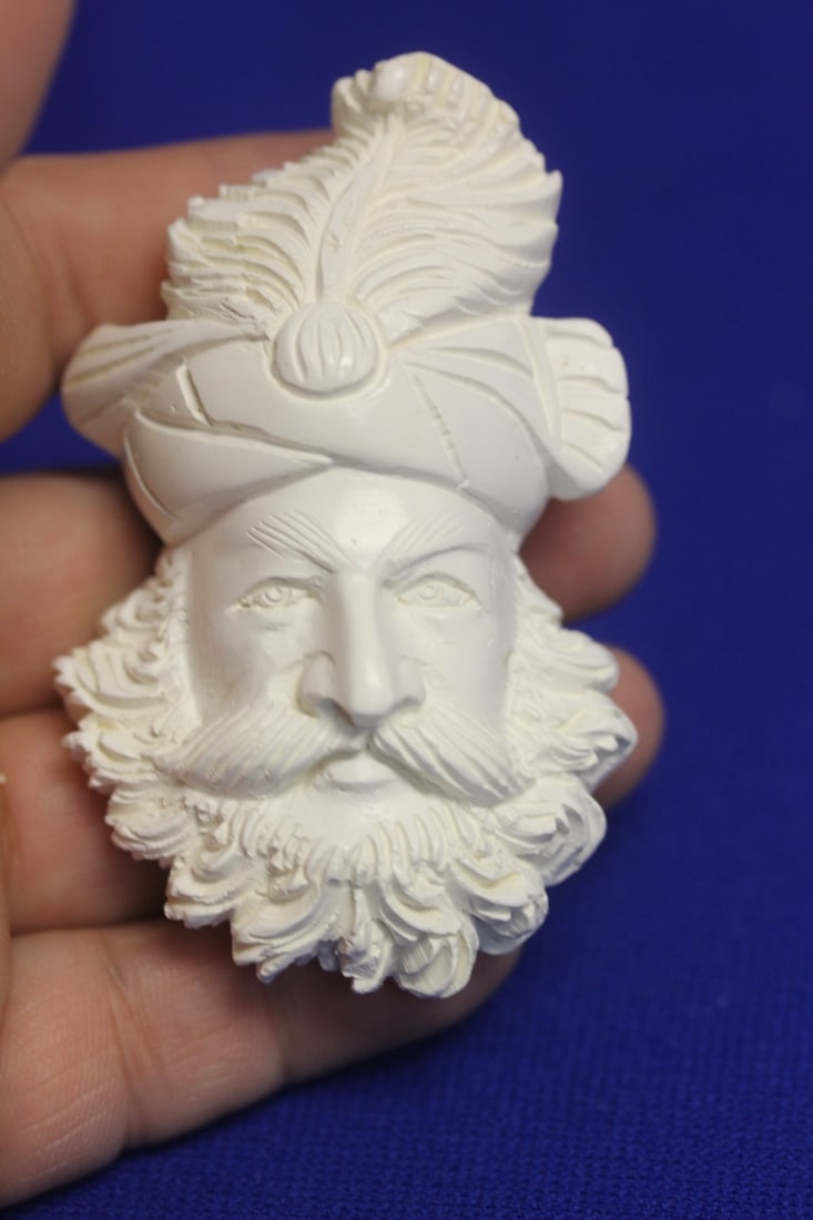 A Carved Meerchaum Head: 3" in length