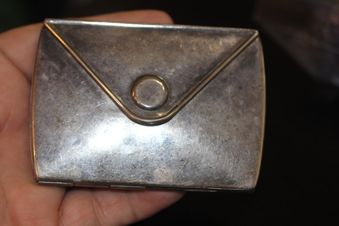 Wallet Form Personal Mirror: possibly sterling, not tested and not sure - 3 1/4" across