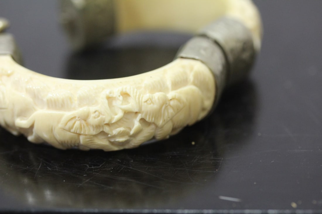 A Carved Bone Bracelet - 4