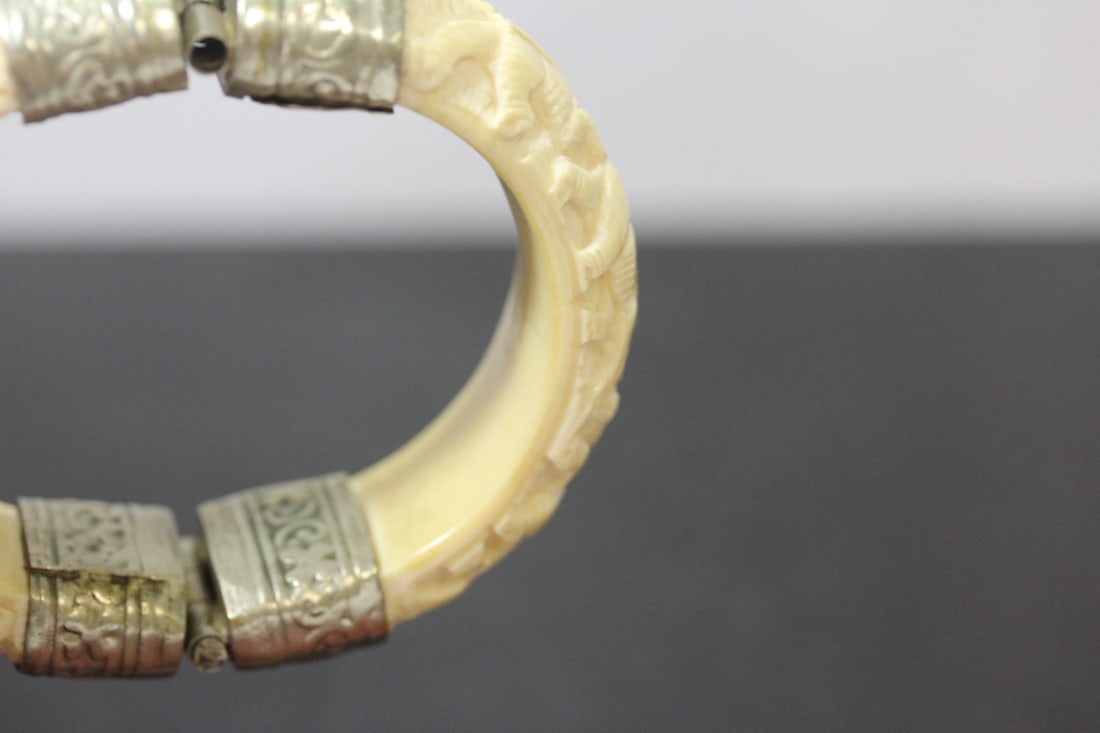A Carved Bone Bracelet - 6