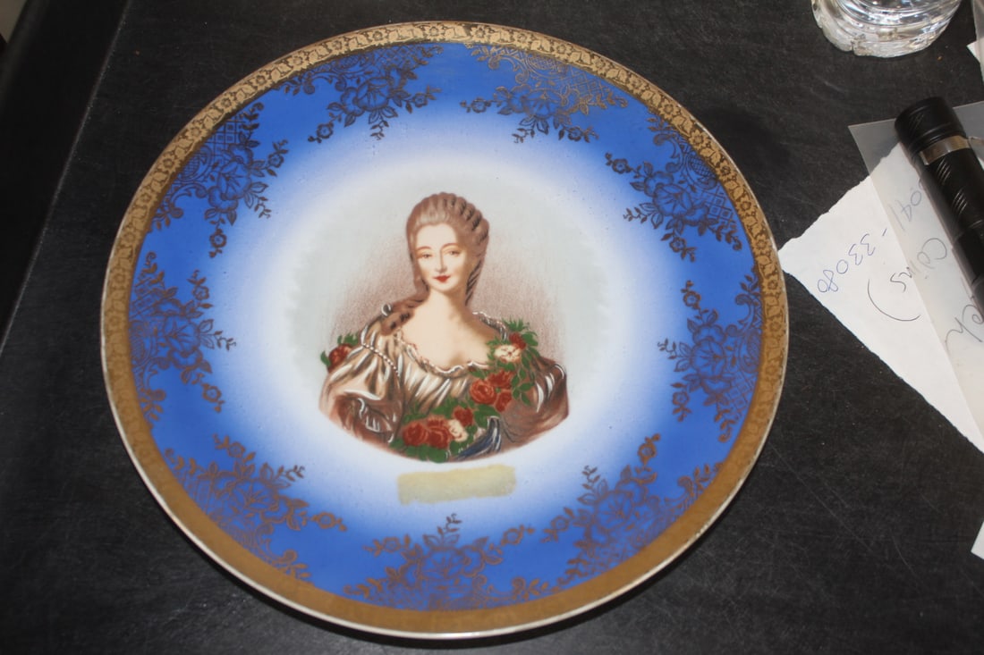 Bavaria Bayreuth Portrait Plate: 10 1/4" in diameter