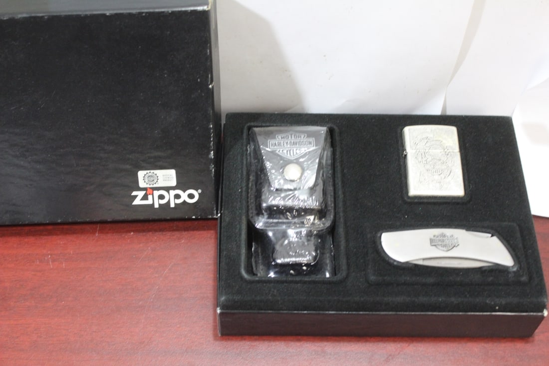 A Harley Davidson Zippo Lighter/Holder/Knife Set: appears to be unused