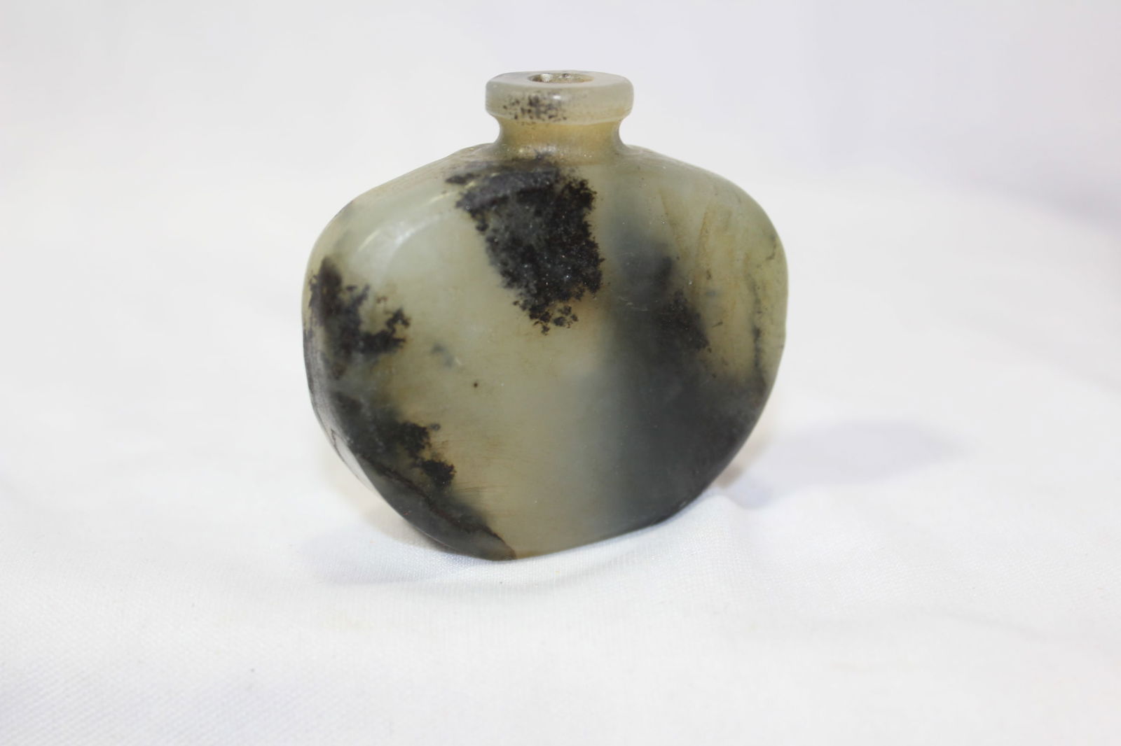A Jade Snuff Bottle - 3