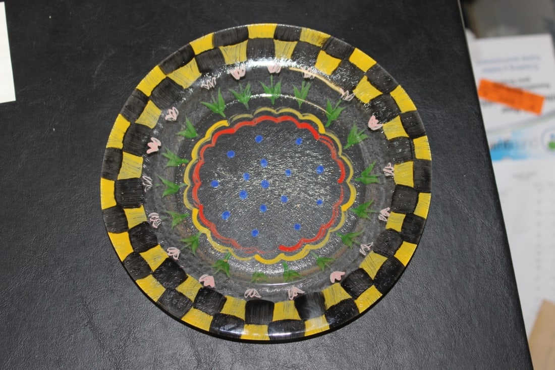 A Hand Painted Plate: 8 inches in diameter
