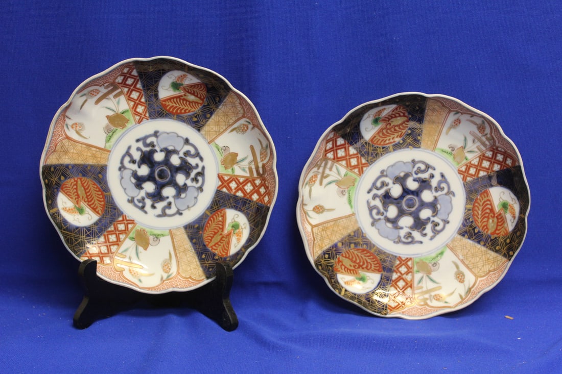 Set of 2 Japanese Imari Plates: 8 3/8" in diameter each