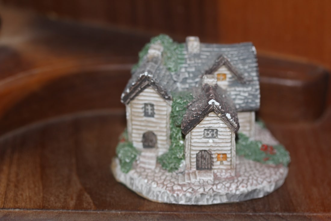 Cottage House: 2 7/8" across