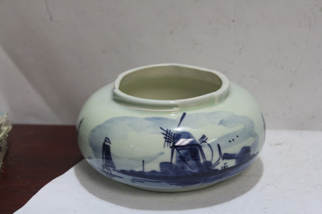 A Delft Bowl: 4 1/2" in diameter