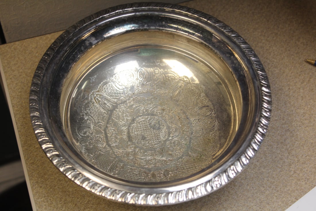 Beautiful Windsor Bowl: England, Sheffield - 8 1/8" in diameter