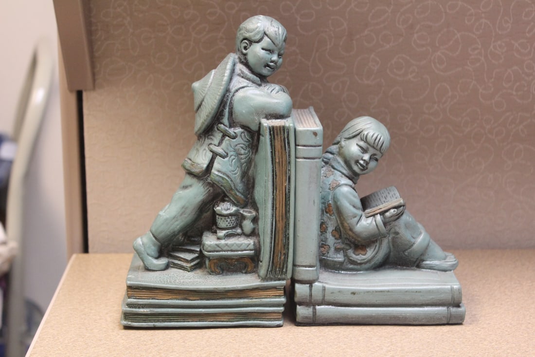 Pair of Bookends: possible Chinese cultural revolution - from the 1970's - tallest 8 3/4" - resin construction