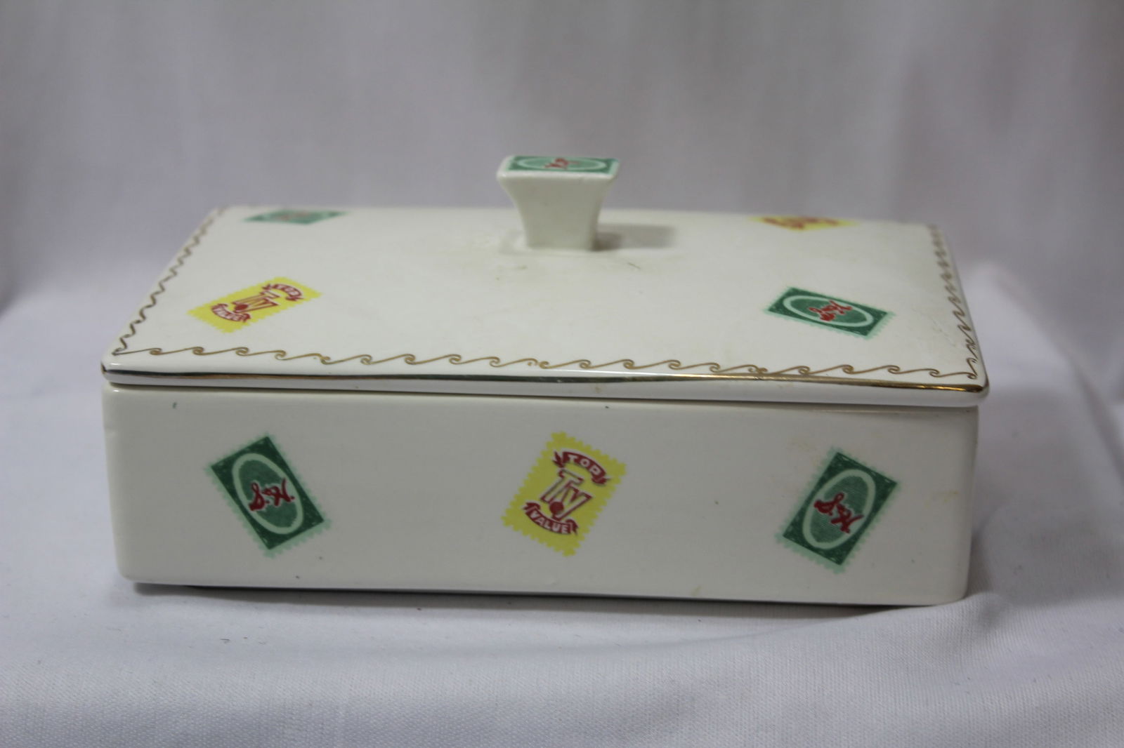 A Porcelain Box: 6 1/2" wide