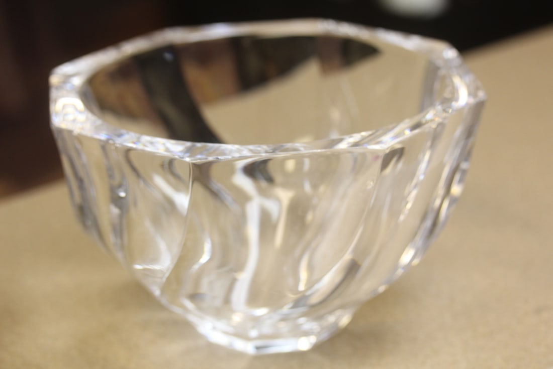 Signed Orrefors Heavy Bowl: please note: bottom appeared to be slightly grinded - 8" in diameter