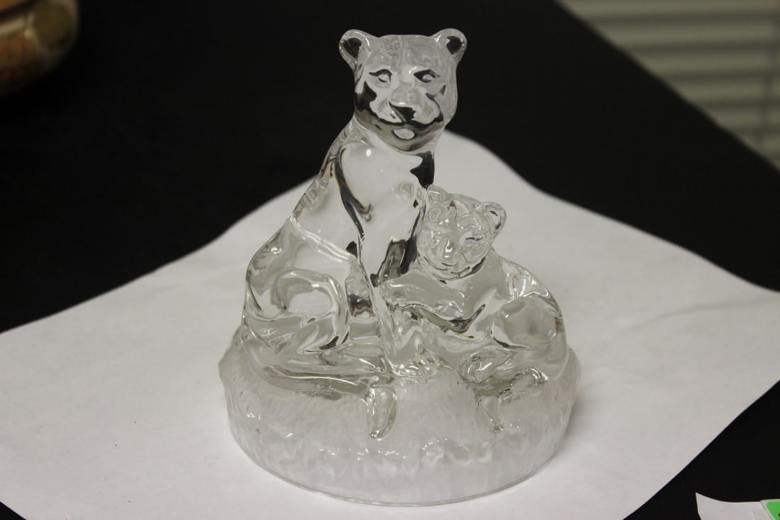 A Crystal Tiger Group: 5 7/8" tall