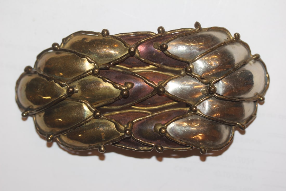 A Belt Buckle: as shown on photos