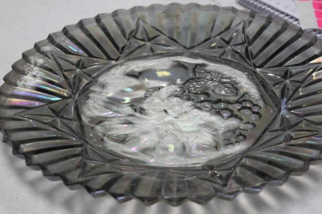 Vintage Luster Carnival Plate: 11 1/4 inches in diameter