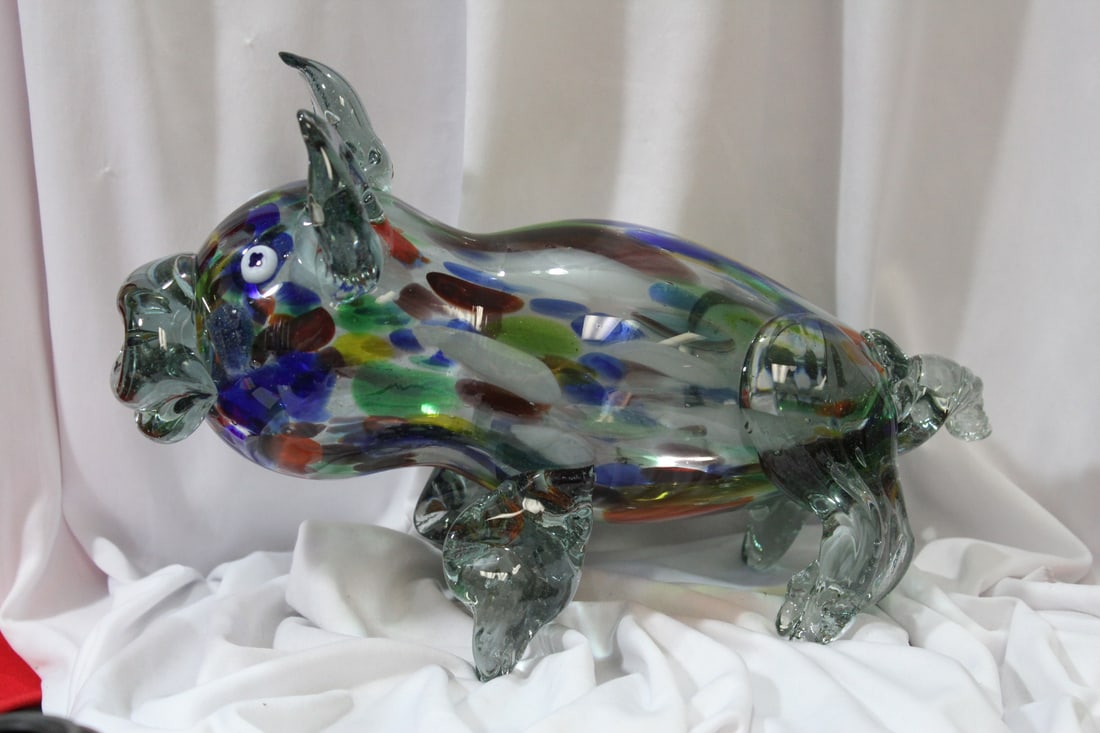 An Artglass Figural Pig: approximately 11 1/2" across - rare form