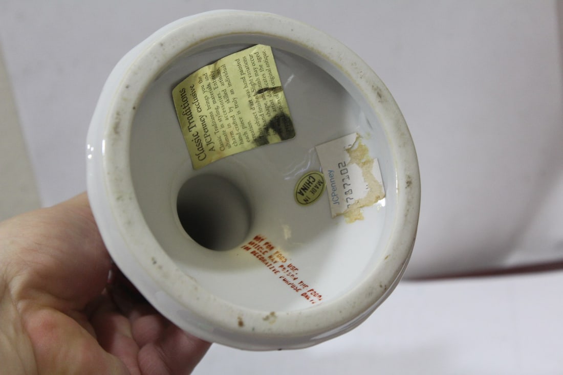 A Single Chinese Ceramic Candlestick - 6