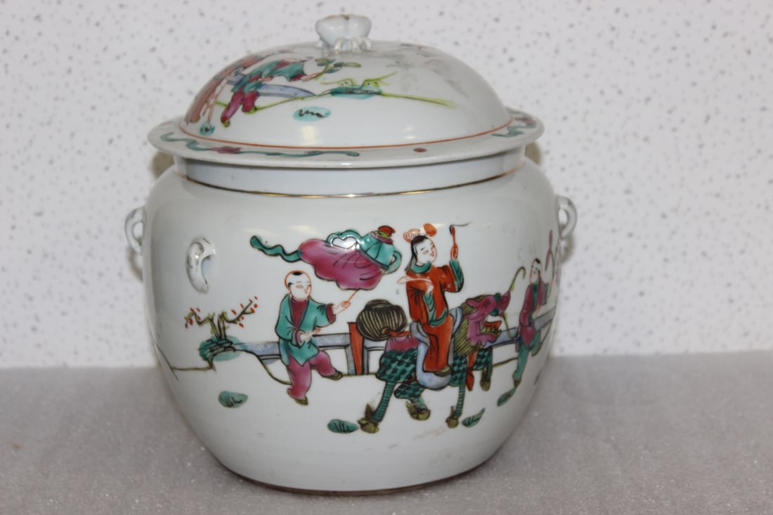 A Vintage/Antique Chinese Porcelain Jar: 9" tall - signed