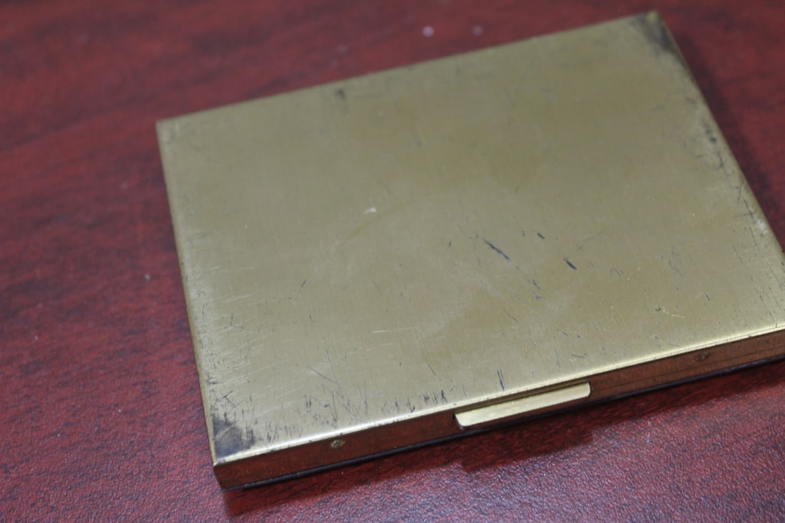 An Enamel Cigarette Holder: 4" x 3"