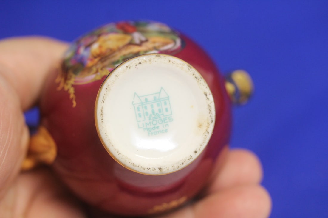 A Small Ceramic Limoges Urn - 5